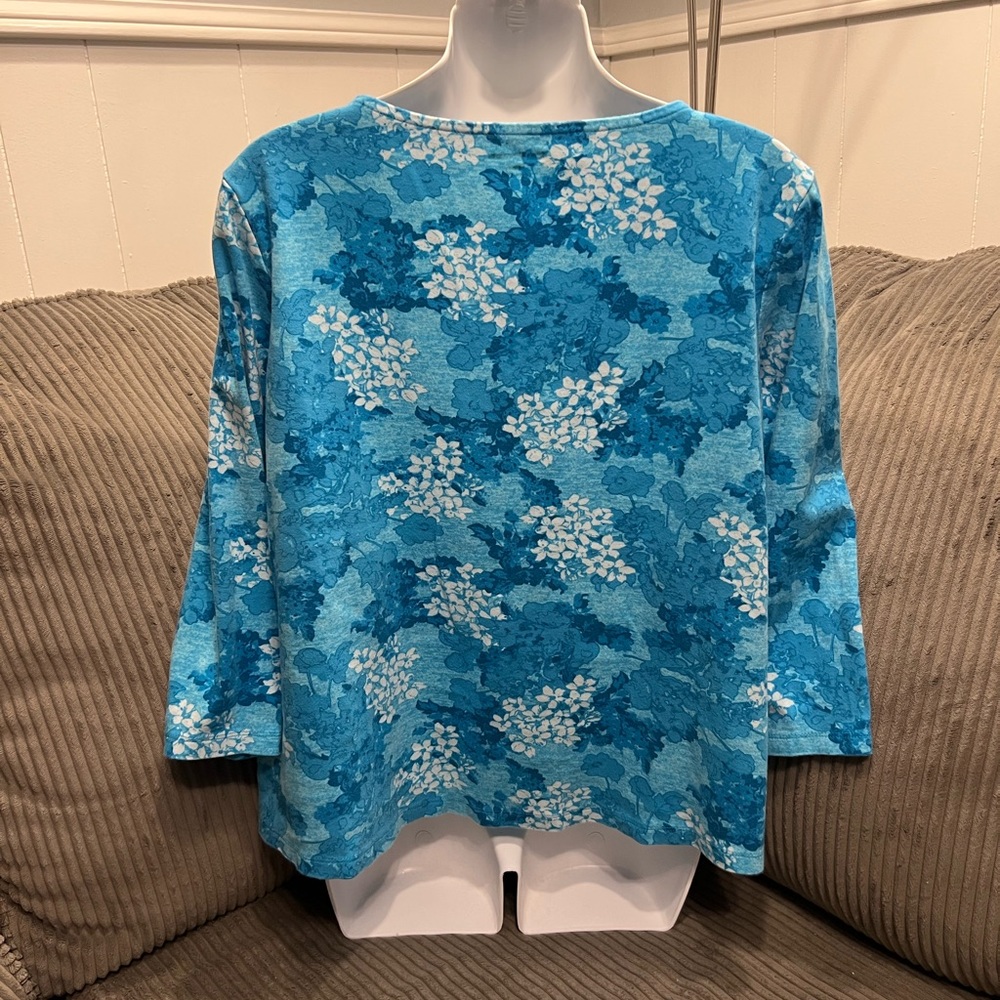 Kim Rogers 3/4 Sleeve Top - Picture 2 of 8